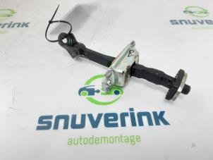 Used Front door stop 4-door, right Kia Stonic (YB) 1.0i T-GDi 12V Eco-Dynamics+ Price € 25,00 Margin scheme offered by Snuverink Autodemontage