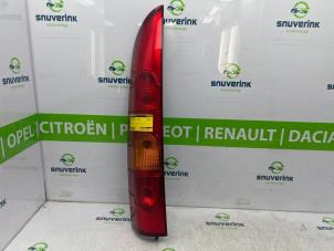 Używane Tylne swiatlo pozycyjne lewe Renault Kangoo (KC) 1.6 16V Cena € 30,00 Procedura marży oferowane przez Snuverink Autodemontage
