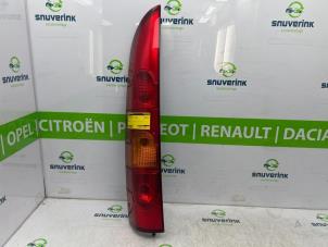 Begagnade Baklykta, vänster Renault Kangoo (KC) 1.6 16V Pris € 29,99 Marginaltabell erbjuds av Snuverink Autodemontage