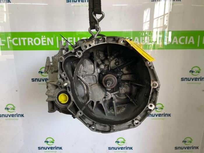 Usagé Boîte de vitesse Renault Scénic II (JM) 2.0 16V Turbo Prix € 300,00 Règlement à la marge proposé par Snuverink Autodemontage