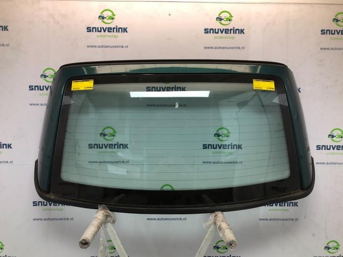 Usados Ventanilla detrás Peugeot 206 CC (2D) 1.6 16V Precio € 75,99 Norma de margen ofrecido por Snuverink Autodemontage
