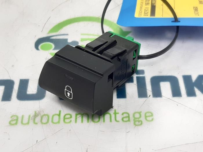 Central locking switch from a Peugeot Expert (VA/VB/VE/VF/VY) 2.0 Blue HDi 120 16V 2017