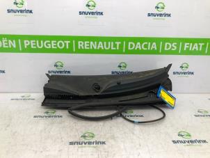 Usagé Paravent Peugeot 107 1.0 12V Prix sur demande proposé par Snuverink Autodemontage