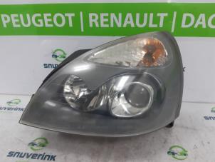 Used Headlight, left Renault Clio II (BB/CB) 1.6 16V Price € 100,00 Margin scheme offered by Snuverink Autodemontage