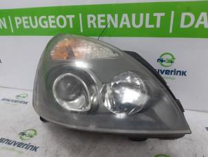 Used Headlight, right Renault Clio II (BB/CB) 1.6 16V Price € 100,00 Margin scheme offered by Snuverink Autodemontage