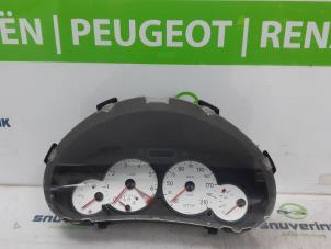 Gebrauchte Instrumentenbrett Peugeot 206 CC (2D) 1.6 16V Preis € 40,00 Margenregelung angeboten von Snuverink Autodemontage