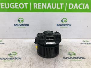 Gebrauchte Heizung Belüftungsmotor Renault Twingo II (CN) 1.2 16V Preis € 45,00 Margenregelung angeboten von Snuverink Autodemontage