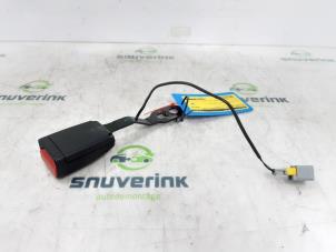 Used Front seatbelt buckle, right Peugeot 208 I (CA/CC/CK/CL) 1.2 Vti 12V PureTech 82 Price on request offered by Snuverink Autodemontage