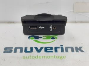 Used AUX / USB connection Renault Megane III Berline (BZ) 1.4 16V TCe 130 Price € 20,00 Margin scheme offered by Snuverink Autodemontage