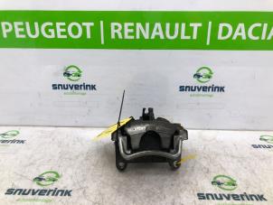 Używane Zacisk hamulcowy lewy tyl Renault Trafic New (FL) 2.0 dCi 16V 115 Cena € 90,75 Z VAT oferowane przez Snuverink Autodemontage
