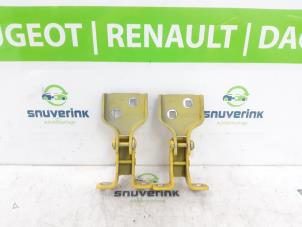 Usados Bisagra puerta izquierda delante Renault Master IV (FV) 2.3 dCi 145 16V FWD Precio € 90,75 IVA incluido ofrecido por Snuverink Autodemontage