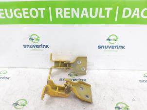 Gebrauchte Scharnier Tür rechts vorne Renault Master IV (FV) 2.3 dCi 145 16V FWD Preis € 90,75 Mit Mehrwertsteuer angeboten von Snuverink Autodemontage