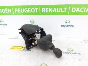Usados Palanca de cambios Renault Master IV (FV) 2.3 dCi 145 16V FWD Precio € 96,80 IVA incluido ofrecido por Snuverink Autodemontage