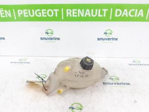 Usagé Réservoir d'expansion Renault Master IV (FV) 2.3 dCi 145 16V FWD Prix sur demande proposé par Snuverink Autodemontage