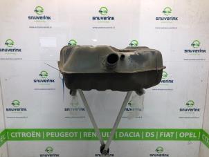 Usagé Réservoir de carburant Peugeot Boxer (230L) 2.5D 320L 12V Prix € 100,00 Règlement à la marge proposé par Snuverink Autodemontage
