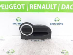 Used Instrument panel Renault Twingo II (CN) 1.5 dCi 75 FAP Price € 75,00 Margin scheme offered by Snuverink Autodemontage