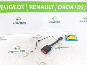 Usados Lengüeta cinturón de seguridad izquierda delante Peugeot 308 SW (4E/H) 1.6 VTI 16V Precio € 25,00 Norma de margen ofrecido por Snuverink Autodemontage