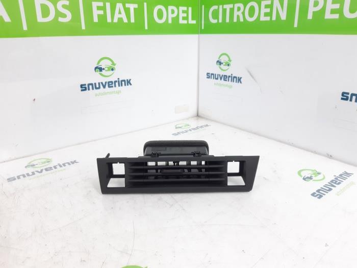 Kratka wentylacyjna deski rozdzielczej z Opel Astra L (F3/FB/FM/FP) 1.2 Turbo 110 12V 2022