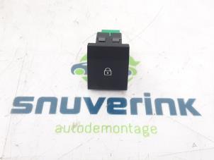 Used Central locking switch Opel Astra L (F3/FB/FM/FP) 1.2 Turbo 110 12V Price € 30,00 Margin scheme offered by Snuverink Autodemontage