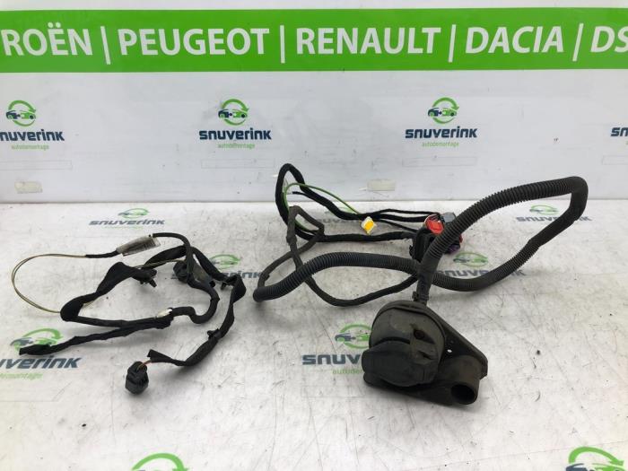 Juego de cables de gancho de remolque de un Peugeot 3008 I (0U/HU) 1.6 VTI 16V 2010