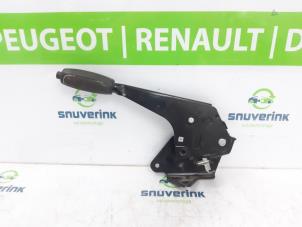 Used Parking brake lever Peugeot Boxer (U9) 2.2 HDi 100 Euro 4 Price € 114,95 Inclusive VAT offered by Snuverink Autodemontage