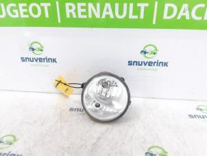 Używane Swiatlo przeciwmgielne prawy przód Renault Twingo II (CN) 1.2 16V Cena € 25,00 Procedura marży oferowane przez Snuverink Autodemontage