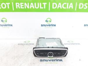Usagé Radio Renault Scénic III (JZ) 2.0 16V CVT Prix sur demande proposé par Snuverink Autodemontage