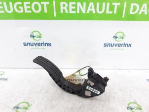 Used Accelerator pedal Renault Scénic III (JZ) 2.0 16V CVT Price € 35,00 Margin scheme offered by Snuverink Autodemontage