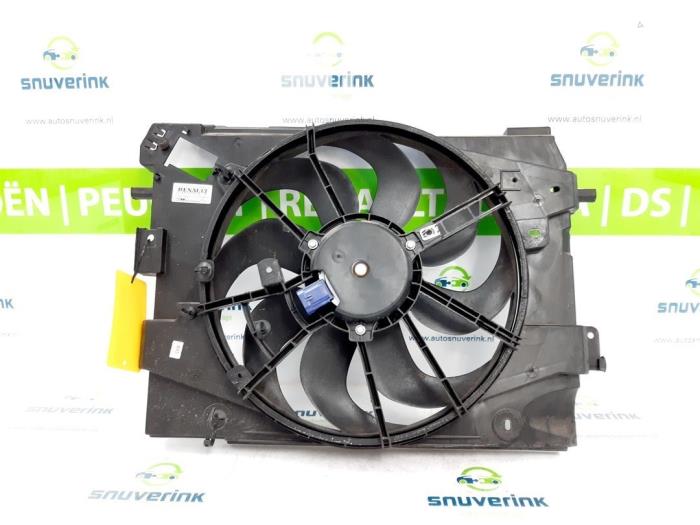 Fan motor from a Renault Clio IV (5R) 0.9 Energy TCE 90 12V 2013