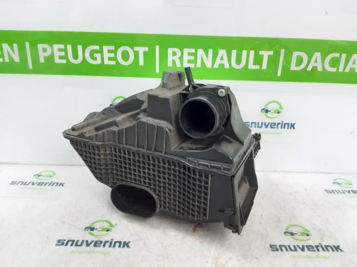 Begagnade Luftfilterhus Renault Clio IV (5R) 0.9 Energy TCE 90 12V Pris € 25,48 Marginaltabell erbjuds av Snuverink Autodemontage