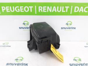 Używane Skrzynka bezpieczników Renault Clio IV (5R) 0.9 Energy TCE 90 12V Cena € 25,00 Procedura marży oferowane przez Snuverink Autodemontage