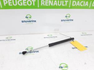 Used Set of bonnet gas struts Renault Clio IV (5R) 0.9 Energy TCE 90 12V Price on request offered by Snuverink Autodemontage