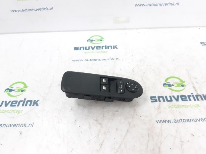 Usados Interruptor combinado de ventanillas Peugeot 308 (4A/C) 1.4 VTI 16V Precio € 35,99 Norma de margen ofrecido por Snuverink Autodemontage