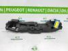Peugeot 108 1.0 12V Element zderzaka srodkowy przód