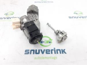Used Door lock cylinder, left Peugeot 108 1.0 12V Price on request offered by Snuverink Autodemontage