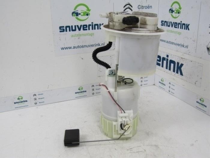 Electric fuel pump from a Peugeot 108 1.0 12V 2017