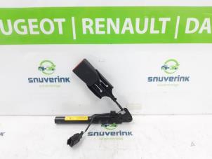 New Front seatbelt buckle, right Renault Twingo II (CN) 1.2 16V Price € 108,90 Inclusive VAT offered by Snuverink Autodemontage