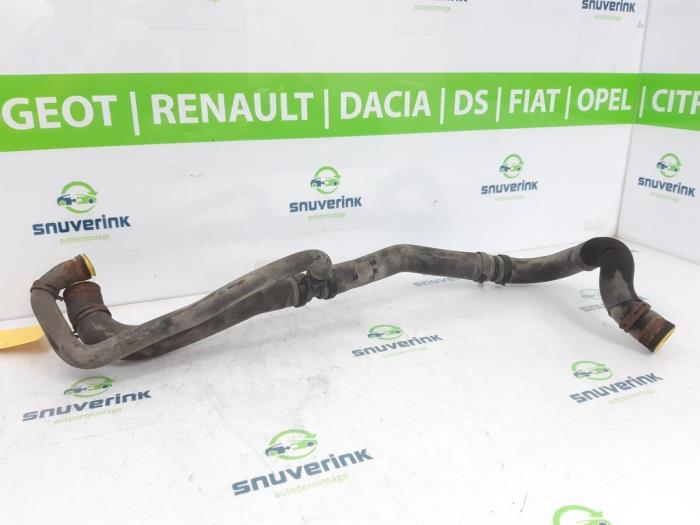 Radiator hose from a Renault Master IV (FV) 2.3 dCi 145 16V FWD 2012