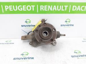 Gebrauchte Achsschenkel links vorne Renault Master IV (FV) 2.3 dCi 145 16V FWD Preis auf Anfrage angeboten von Snuverink Autodemontage