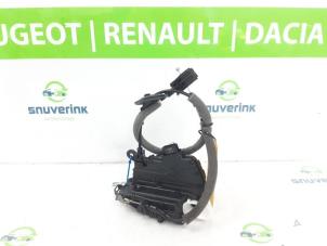 Usagé Serrure avant gauche Renault Clio V (RJAB) 1.0 TCe 90 12V Prix € 40,00 Règlement à la marge proposé par Snuverink Autodemontage