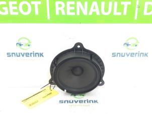 Usagé Haut-parleur Renault Clio V (RJAB) 1.0 TCe 90 12V Prix € 30,00 Règlement à la marge proposé par Snuverink Autodemontage
