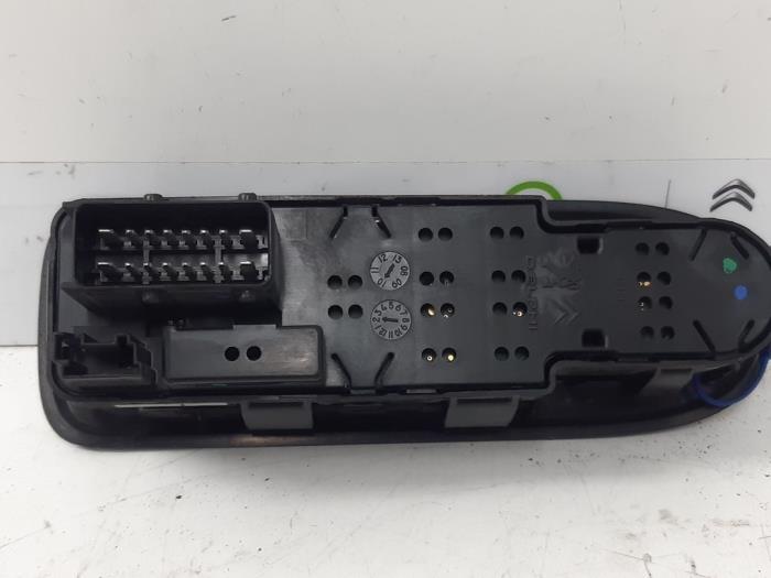 Multi-functional window switch from a Citroën C3 (SC) 1.4 2010