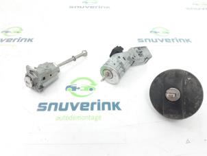 Usagé Serrure de contact + clé Citroen C3 (SC) 1.4 Prix € 45,00 Règlement à la marge proposé par Snuverink Autodemontage