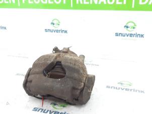 Used Front brake calliper, right Volkswagen Transporter T5 2.5 TDi PF Price on request offered by Snuverink Autodemontage