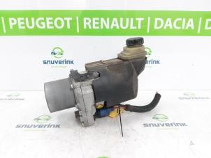 Used Power steering pump Renault Laguna III Estate (KT) 1.5 dCi 110 FAP Price € 250,00 Margin scheme offered by Snuverink Autodemontage