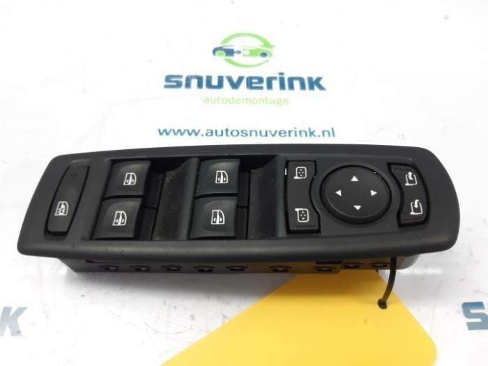 Usados Interruptor combinado de ventanillas Renault Laguna III Estate (KT) 1.5 dCi 110 FAP Precio € 30,59 Norma de margen ofrecido por Snuverink Autodemontage