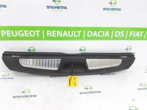Używane Tapicerka bagaznika Renault Laguna III Estate (KT) 1.5 dCi 110 FAP Cena na żądanie oferowane przez Snuverink Autodemontage