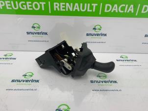 Used Gear stick Renault Kangoo Express (FW) 1.5 dCi 90 FAP Price € 48,40 Inclusive VAT offered by Snuverink Autodemontage