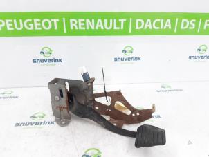 Used Brake pedal Renault Kangoo Express (FW) 1.5 dCi 90 FAP Price on request offered by Snuverink Autodemontage