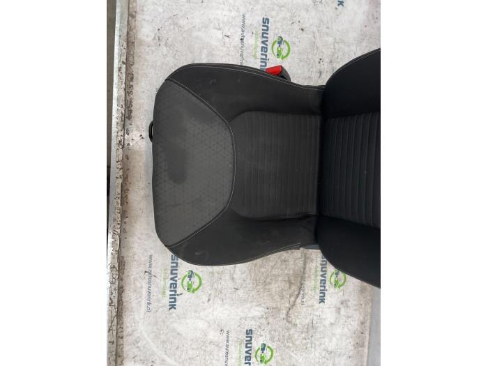 Seat, left from a Renault Clio IV (5R) 0.9 Energy TCE 90 12V 2013